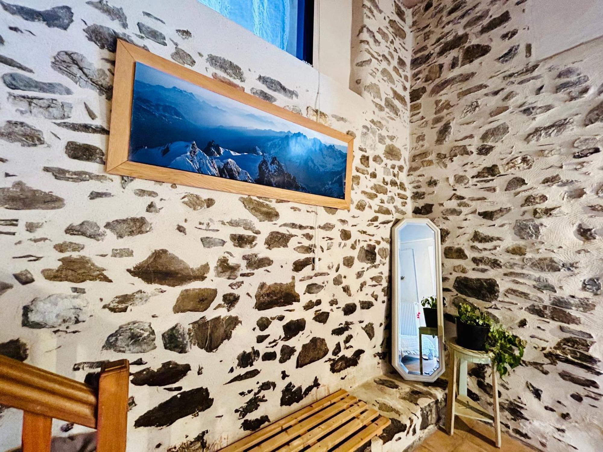 Au Pied Du Chateau- Parking Wifi Jardin - Clg Savoie Freterive Zewnętrze zdjęcie