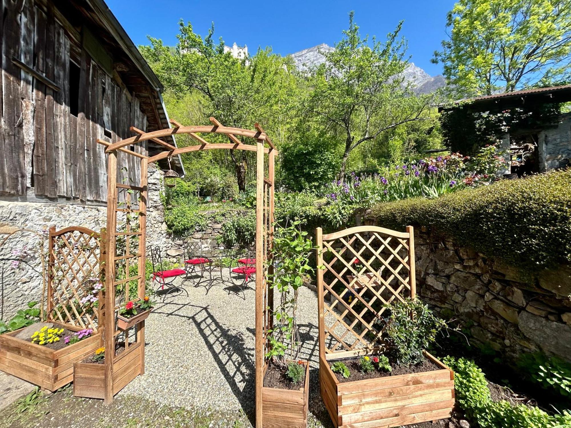 Au Pied Du Chateau- Parking Wifi Jardin - Clg Savoie Freterive Zewnętrze zdjęcie
